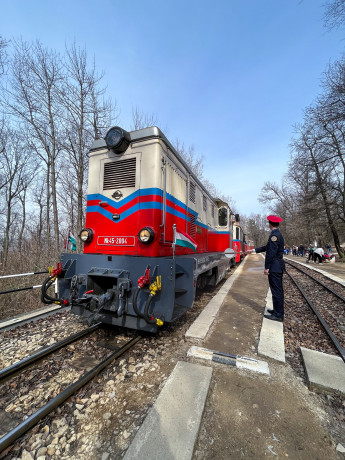 Fellobogózott mozdony a Gyermekvasúton